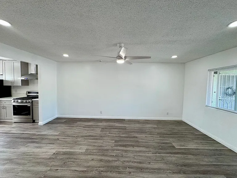1027 Roswell Ave #4 — Photo 7