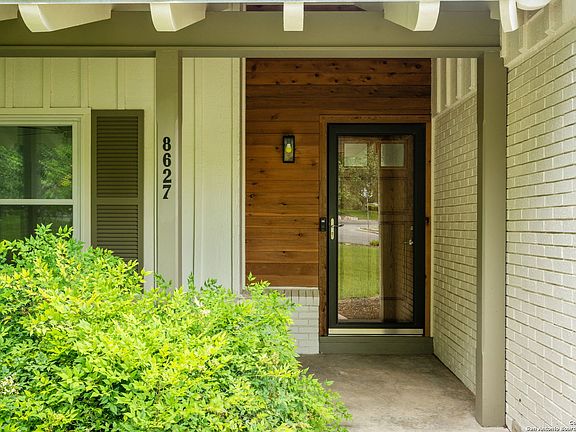 3rd image of 8627 OAK LEDGE DR