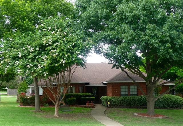 1st image of 200 Driftwood Ln