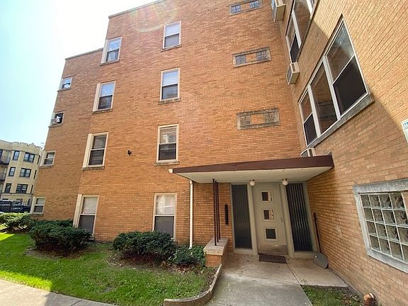 3rd image of 6510 N Mozart St APT 2W