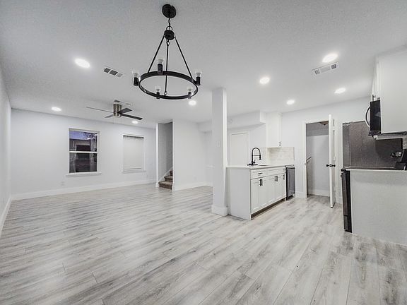 2nd image of 3032 Alcannon St #3032