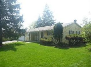 6900 Golfview Dr, Countryside, IL 60525