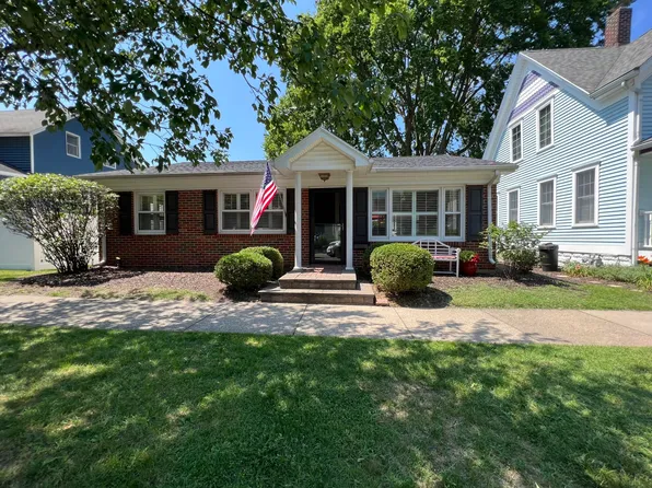 616 Lions Park Dr, Saint Joseph, MI 49085