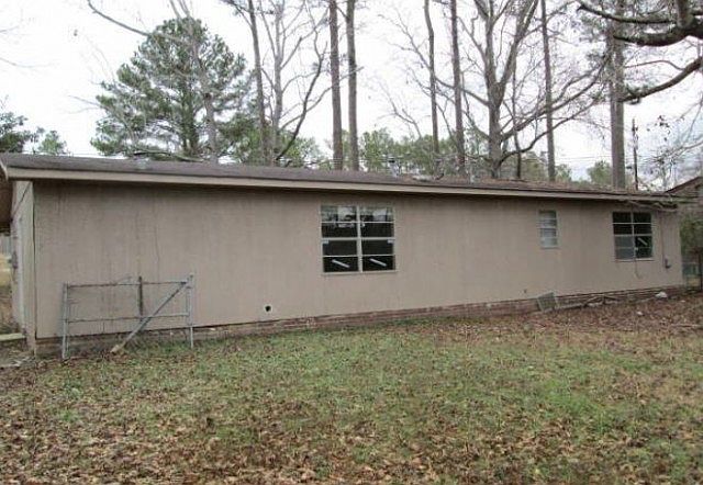2nd image of 1900 W Park Dr