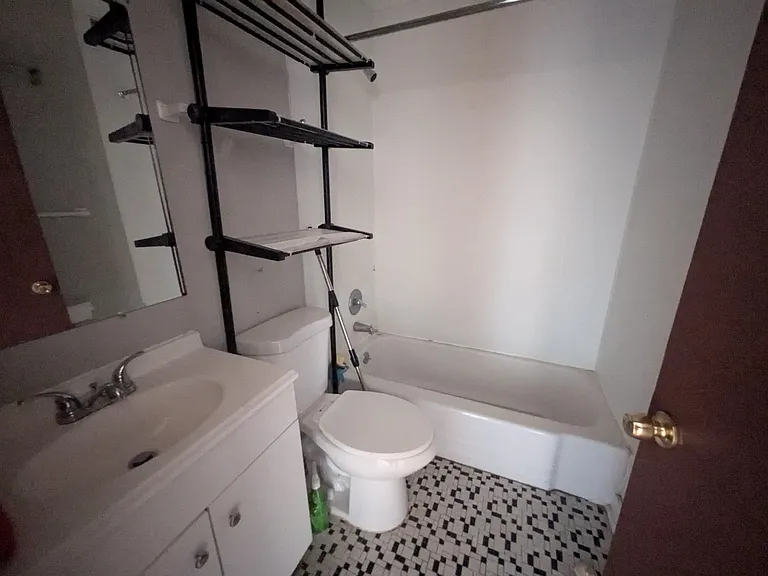 217 Fairfield St #O2R — Photo 5