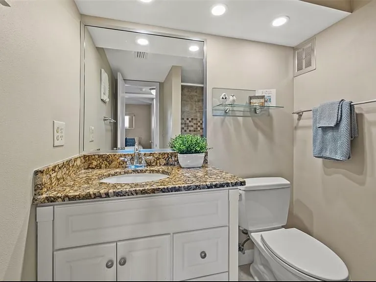 4750 Cove Cir #302 — Photo 6