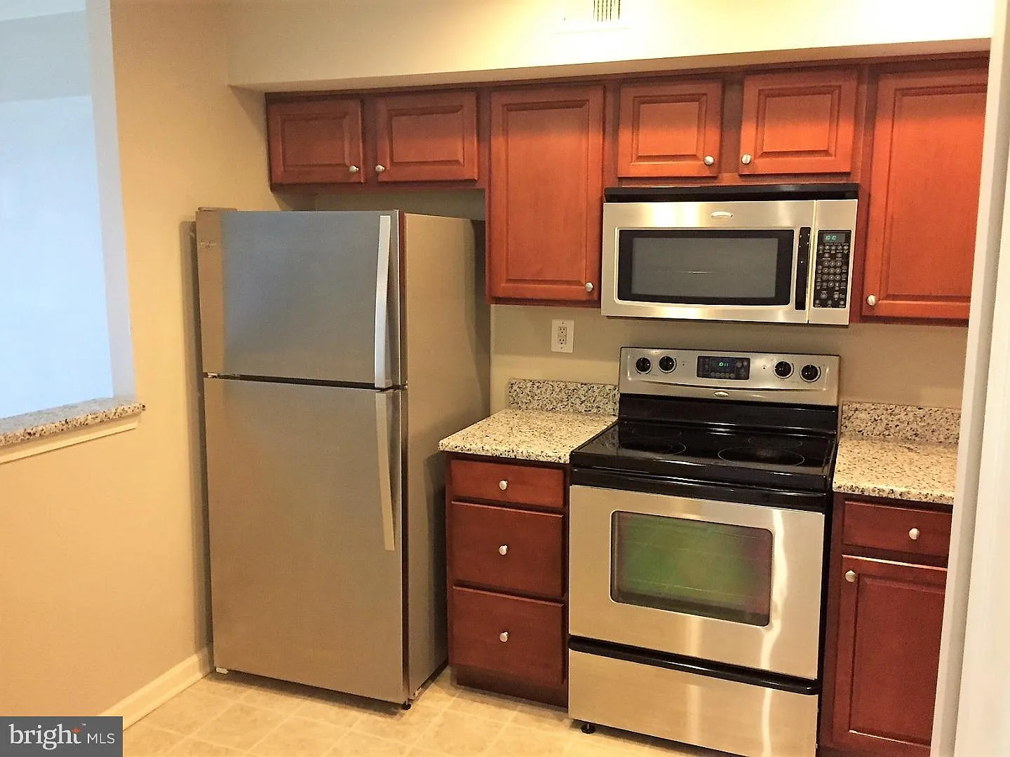 1 bed, 935 sqft, $1,750 — Photo 4