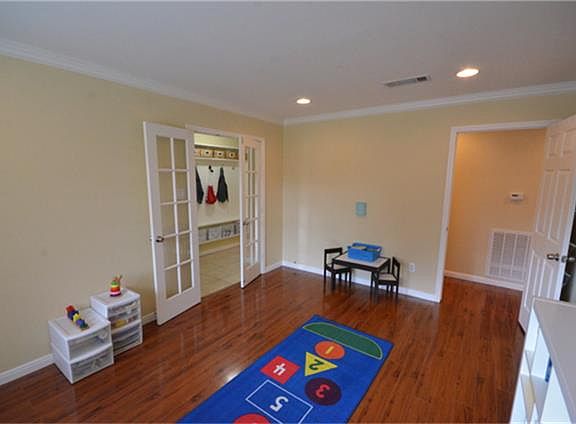 5th image of 5922 Benning Dr