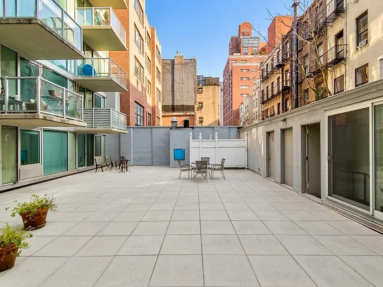 540 W 50th St #1B — Photo 9