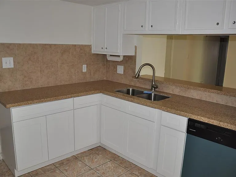 5519 Caversham Dr — Photo 9