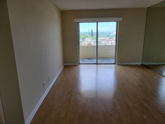 2nd image of 900 NE 18th Avenue #802