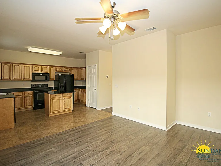 1549 Bentley Cir — Photo 5