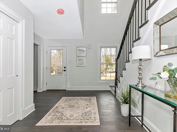 4th image of 2 Kates Glen Ct
