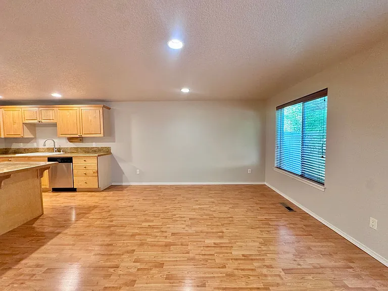 8007 NE 38th Ave — Photo 16
