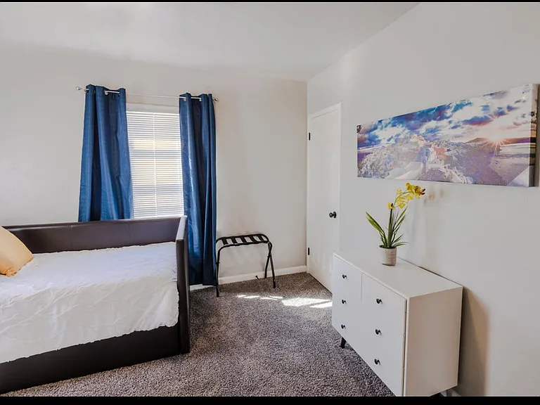 318 W Florinda St #A — Photo 17