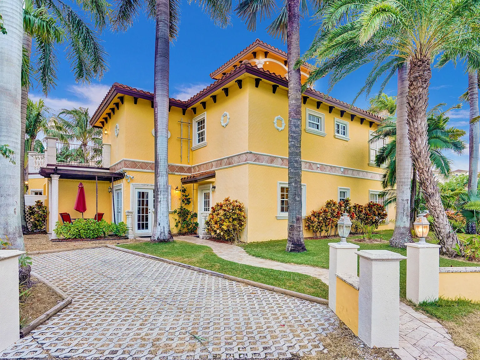 6 bed, 5.5 bath, 6100 sqft, $29,500 — Photo 4