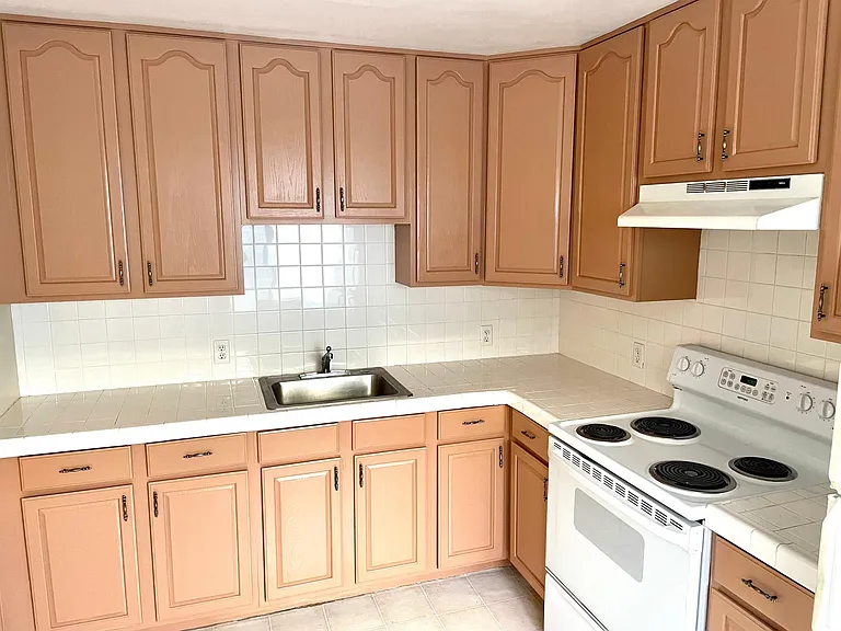 3350 Judah St #3 — Photo 12