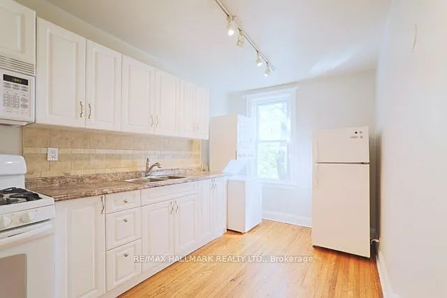 1481 Queen St E #UPPER — Photo 9