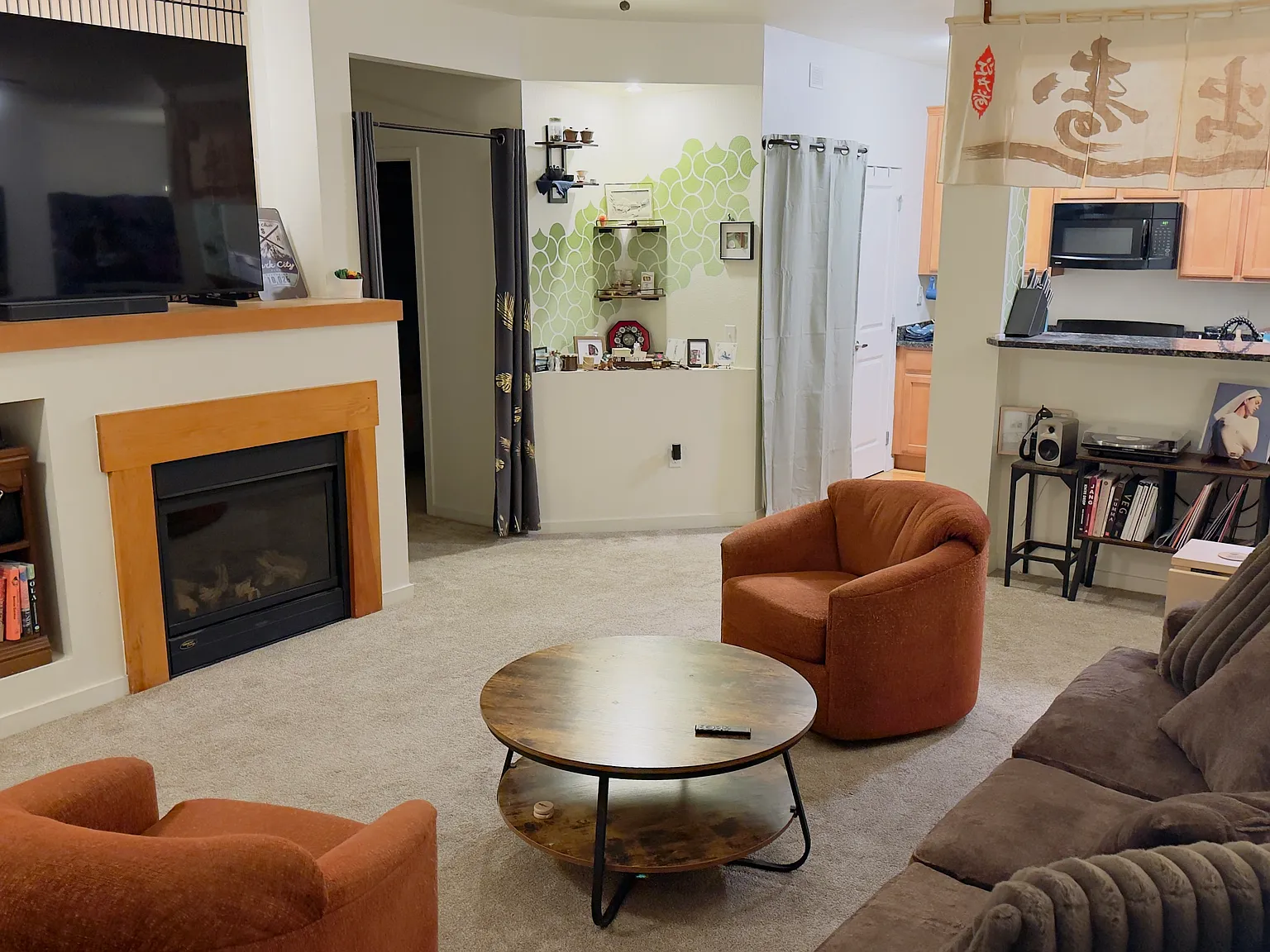 2 bed, 1124 sqft, $2,200 — Photo 2