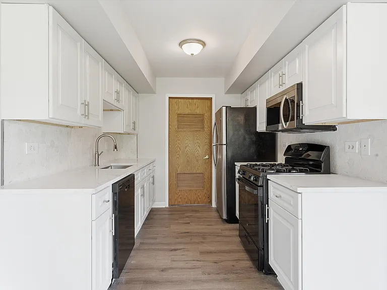 15826 Farm Hill Dr — Photo 8