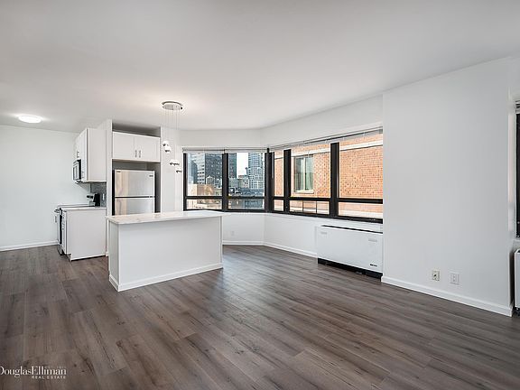 2nd image of 240 E 47th St APT 23B