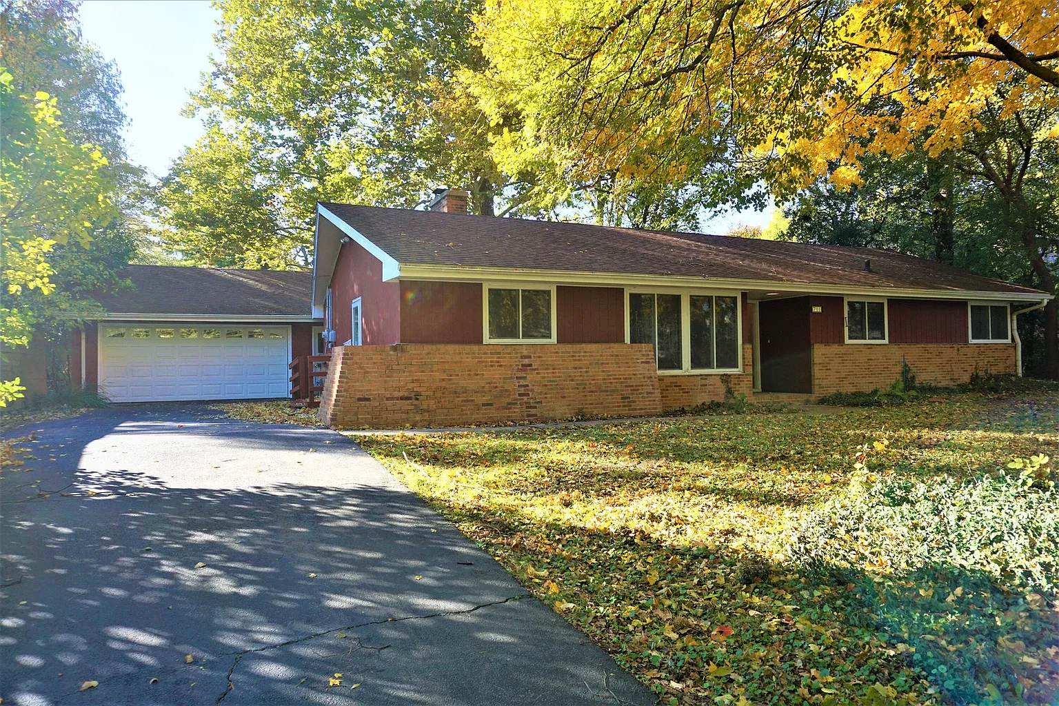 711 Hamilton Dr photo 1