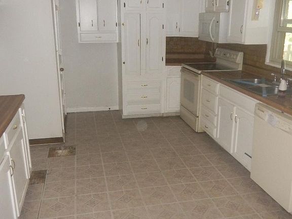 4th image of 3219 N 80th Pl