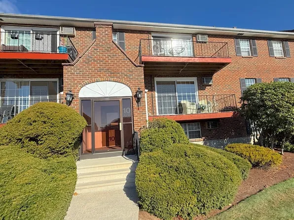 10 Williamsburg Ct Unit 12, Shrewsbury, MA 01545