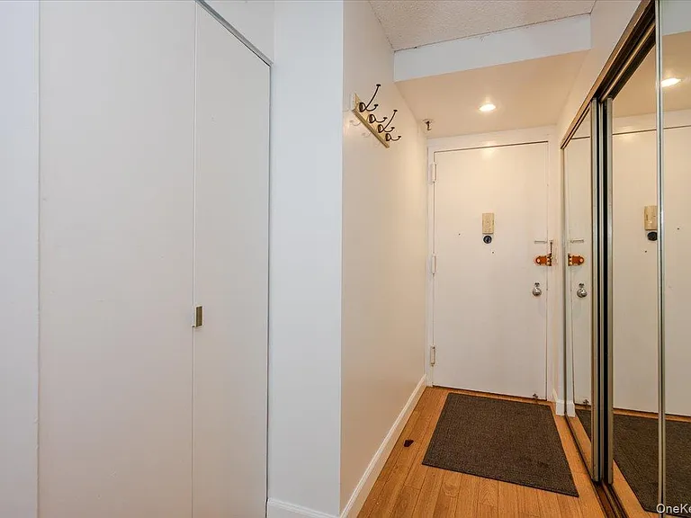 730 W Broadway #2J — Photo 2