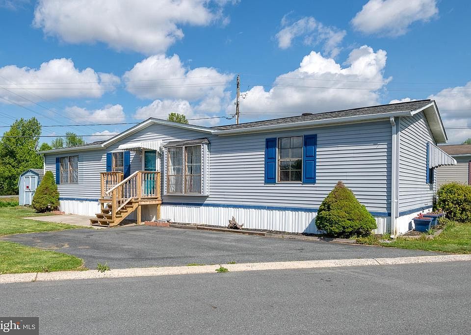 1st image of 11 Boxwood Blvd