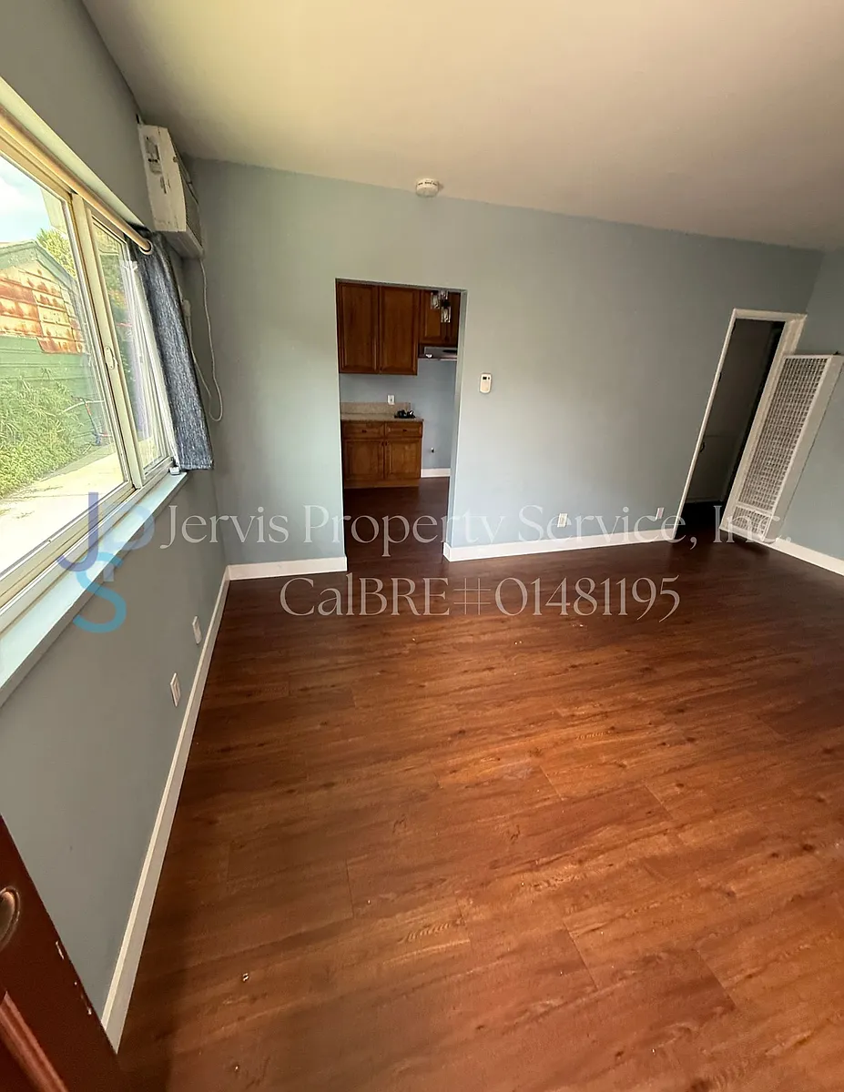 Building Photo - 6511 King Ave #D