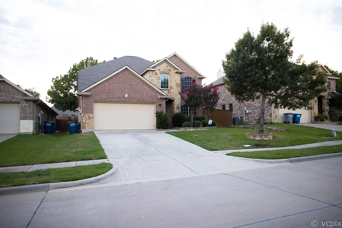 Building Photo - 907 Appalachian Dr