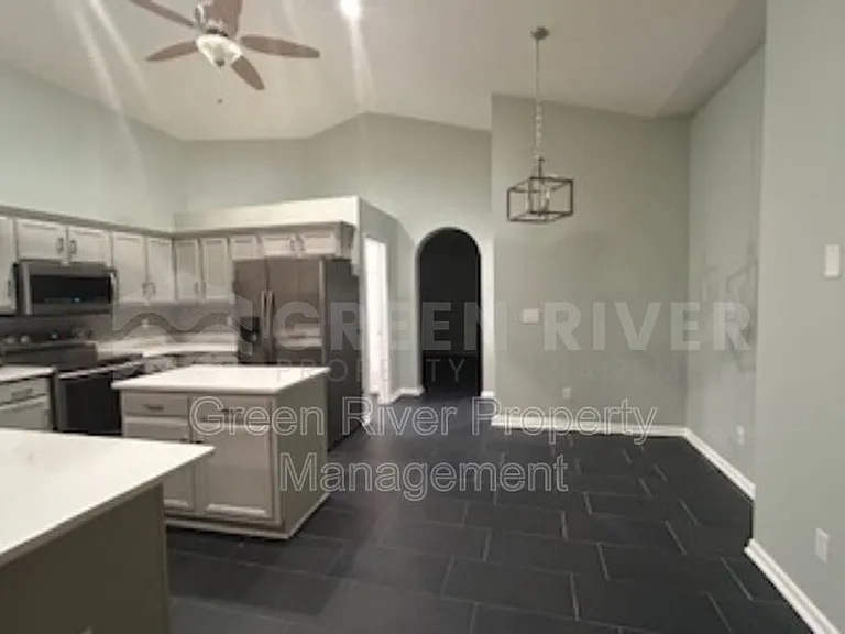 1559 Lakeway Dr — Photo 12