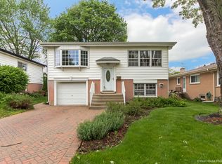 1219 S Mitchell Ave, Arlington Heights, IL 60005