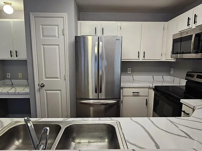 2025 Erving Cir #4207 — Photo 32