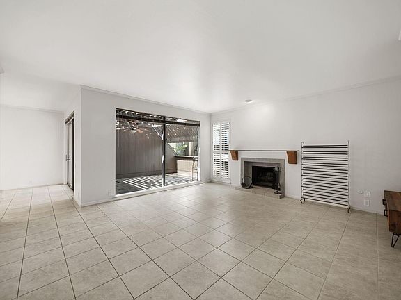 4th image of 11 Litchfield Ln
