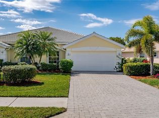 7711 Berkshire Pines Dr, Naples, FL 34104