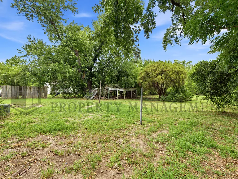 1620 E Selma St — Photo 17