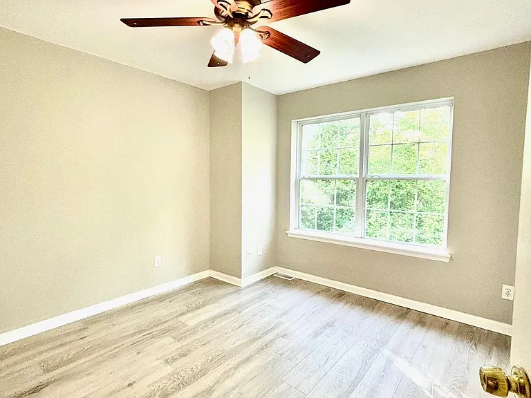 27 Oyster Bay Rd #G — Photo 25