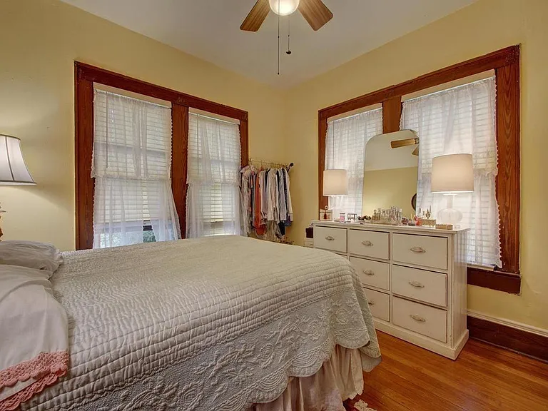 4301 Avenue C — Photo 20