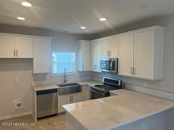 5th image of 284 BERMUDEZ Way