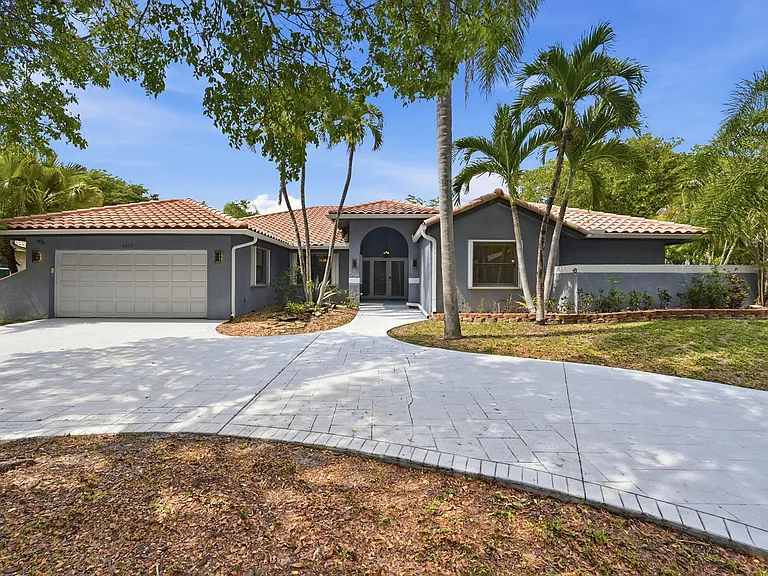9033 NW 47th Ct — Photo 3