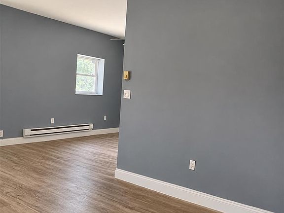 4th image of 927 Meyer Ave