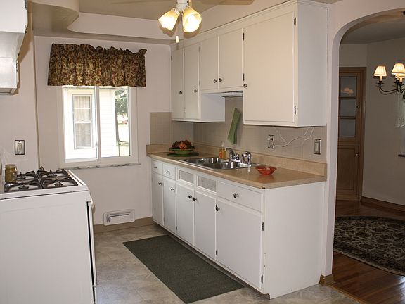4th image of 11737 Lawndale Dr