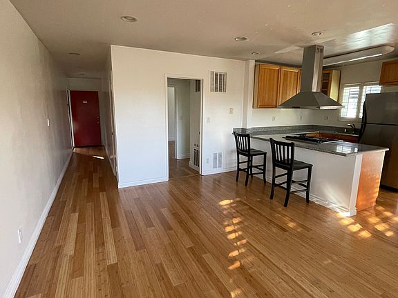 4th image of 1930 N Vermont Ave APT 104
