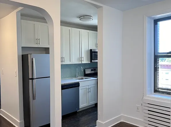 283 Albany Ave #5J, Brooklyn, NY 11213
