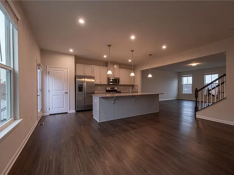 504 Florida Blvd — Photo 12