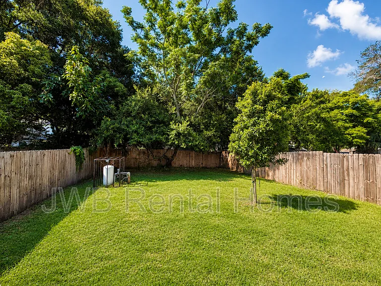8824 Galveston Ave — Photo 10