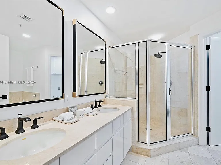 888 Brickell Key Dr #907 — Photo 11