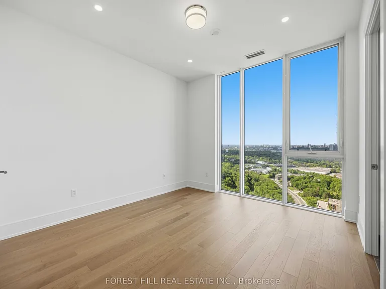 10 Inn On The Park Dr #Penthouse 3 — Photo 15